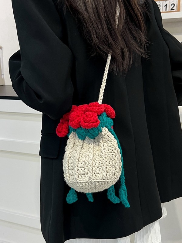 Ručni pleteni ženski bucket bag s motivom ruže, mala torba preko jedne ramene