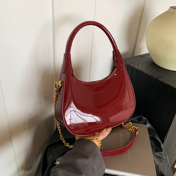 Ženska crossbody torba, u obliku polumjeseca, PU koža, metalni lanac, lagani luksuzni sjaj