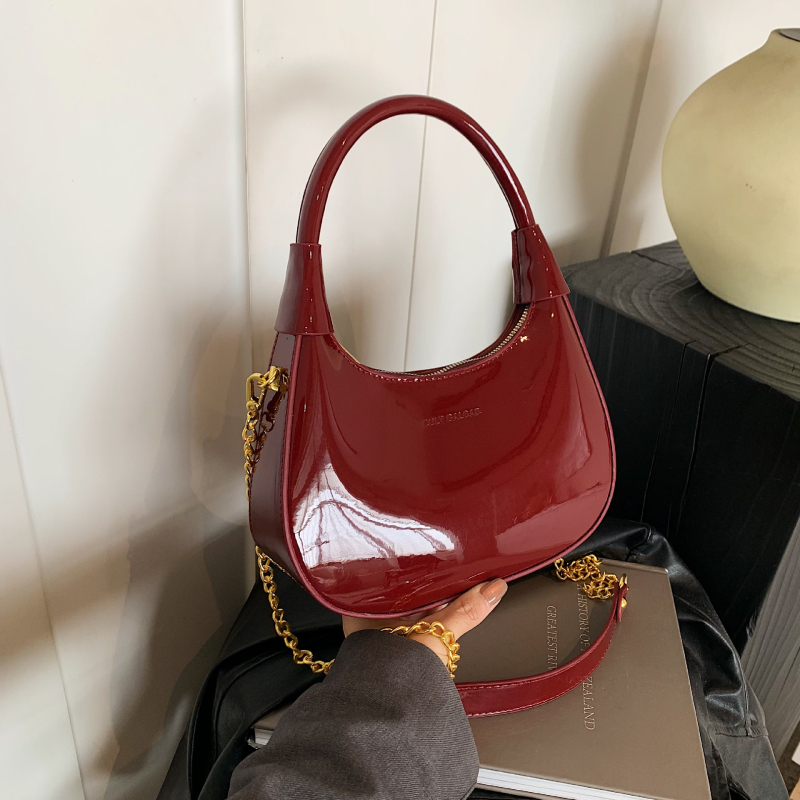 Ženska crossbody torba, u obliku polumjeseca, PU koža, metalni lanac, lagani luksuzni sjaj