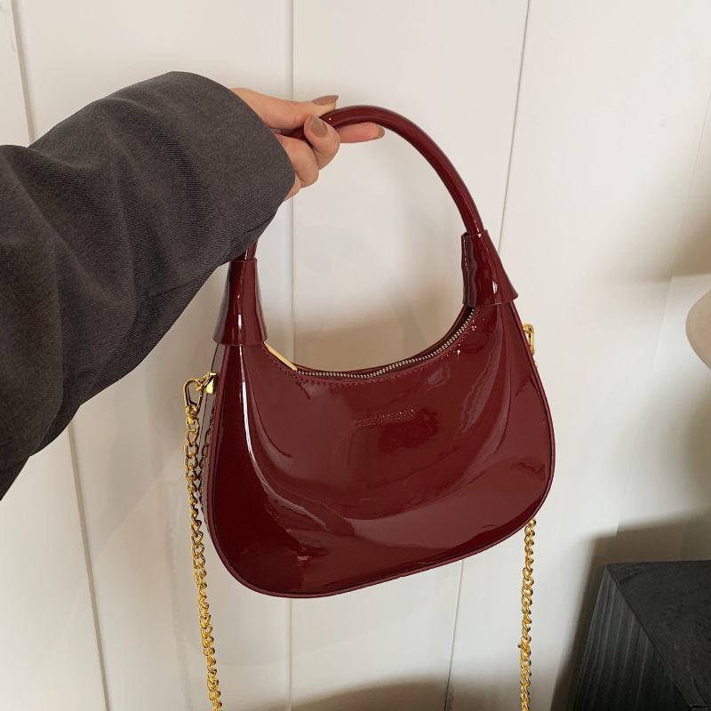 Ženska crossbody torba, u obliku polumjeseca, PU koža, metalni lanac, lagani luksuzni sjaj