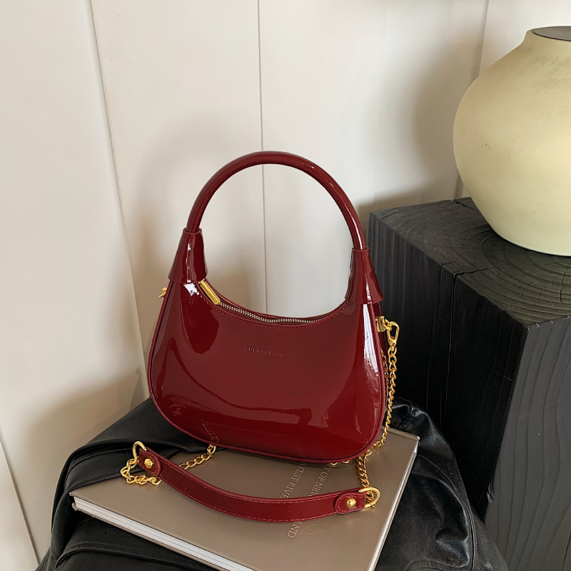 Ženska crossbody torba, u obliku polumjeseca, PU koža, metalni lanac, lagani luksuzni sjaj