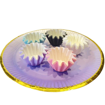 Farfurii de unică folosință, circulare, din pulpă de hârtie, groase, pentru fructe și prăjituri, diametre de 18 cm și 23 cm
