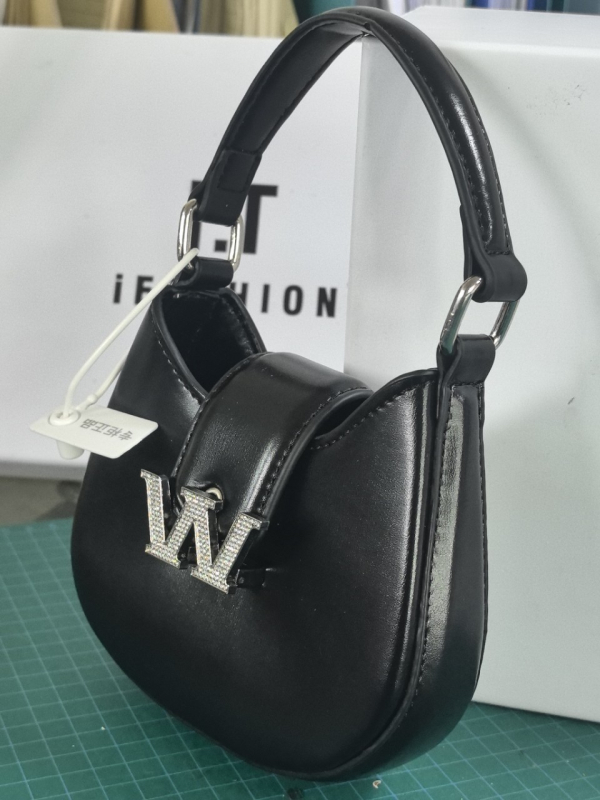 Pudanjiao Mini ženska hobo torba u obliku polumjeseca, s kristalnom kopčom, za ramenu