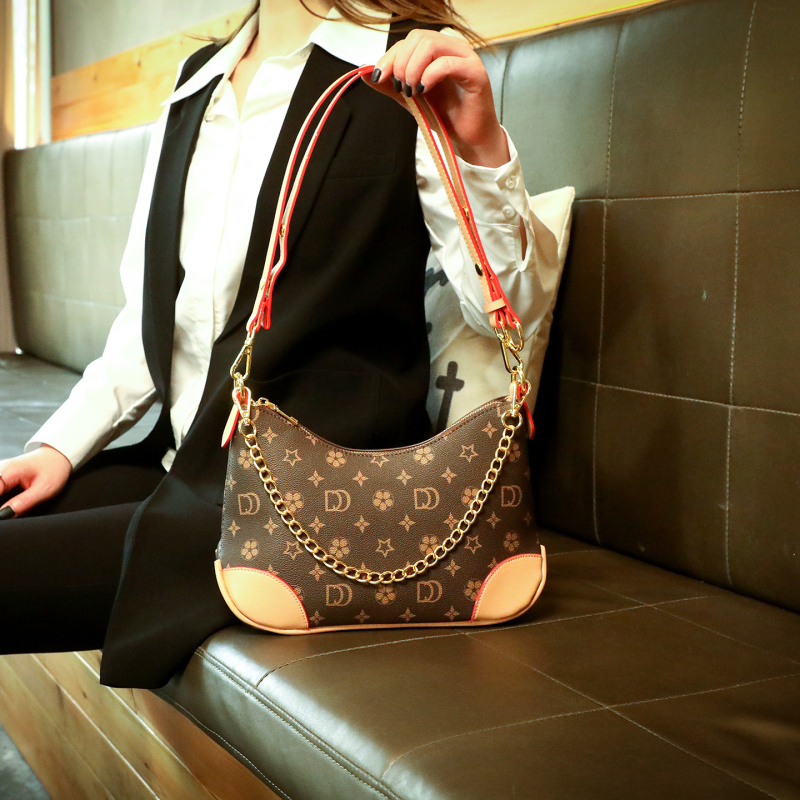 2026 nova torbica za žene u vintage stilu — oblik polumjeseca, moderna i svestrana, dojam visoke kvalitete; može se nositi na ramenu ili crossbody.