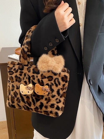 Plišana torbica s leopard printom i motivom mačkice – simpatična svakodnevna torba