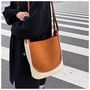Ženska pliš crossbody torba – tote stil, jesen-zima 2023