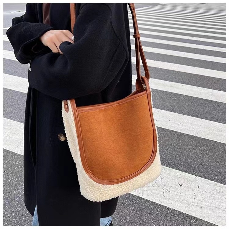 Ženska pliš crossbody torba – tote stil, jesen-zima 2023
