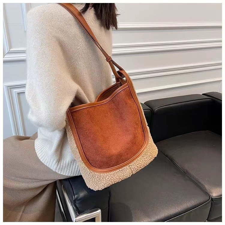 Ženska pliš crossbody torba – tote stil, jesen-zima 2023