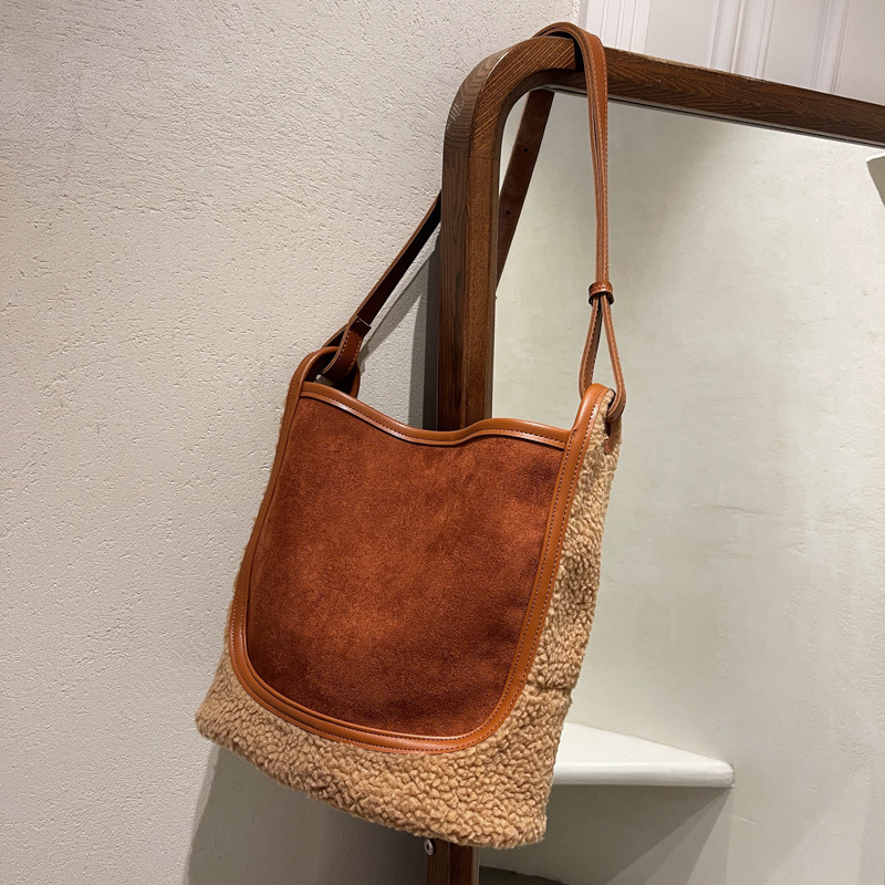 Ženska pliš crossbody torba – tote stil, jesen-zima 2023