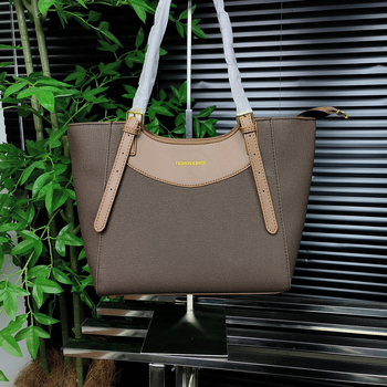 Ženska bucket torba s uzorkom liči, jednostavan crossbody stil za svakodnevnu upotrebu