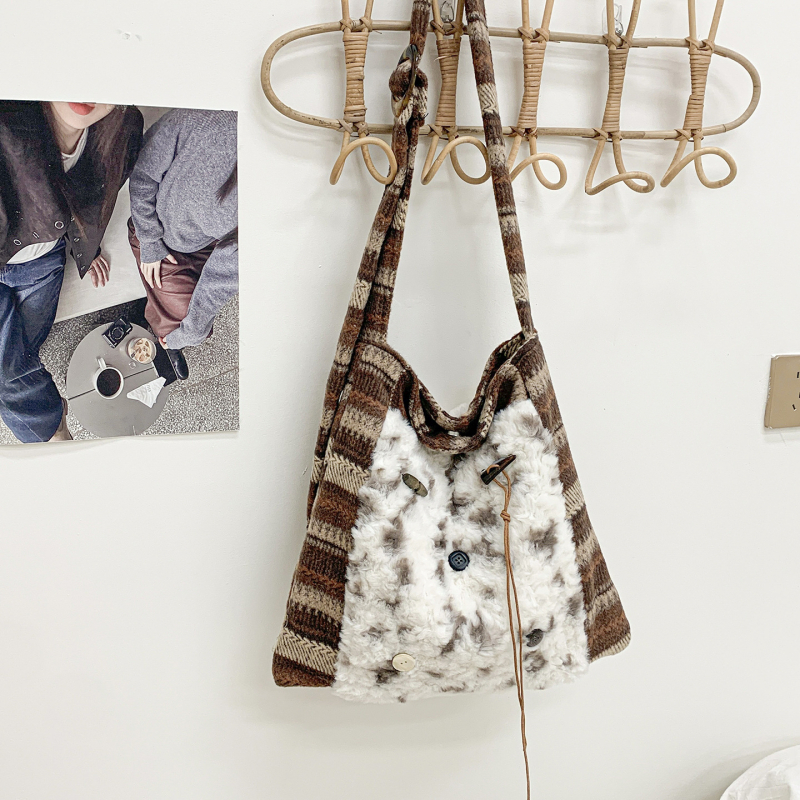 Ženska crossbody torba s nišnim retro dizajnom, pletena i svestrana, lagana za svakodnevnu upotrebu i aktivnosti na otvorenom