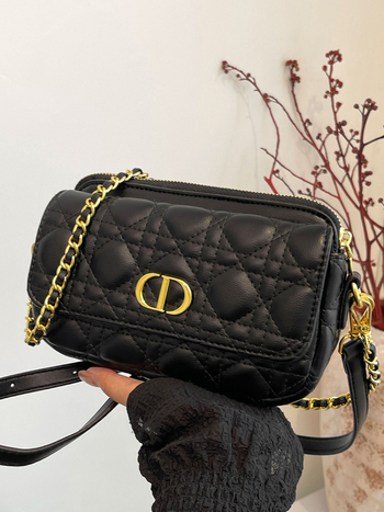 Ženska crossbody torbica s lancem, mala, u Chanel stilu, zatvaranje zipom, proljeće 2025