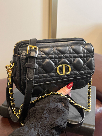 Ženska crossbody torbica s lancem, mala, u Chanel stilu, zatvaranje zipom, proljeće 2025