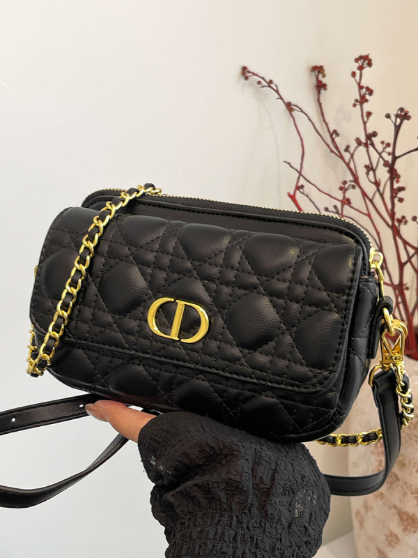 Ženska crossbody torbica s lancem, mala, u Chanel stilu, zatvaranje zipom, proljeće 2025