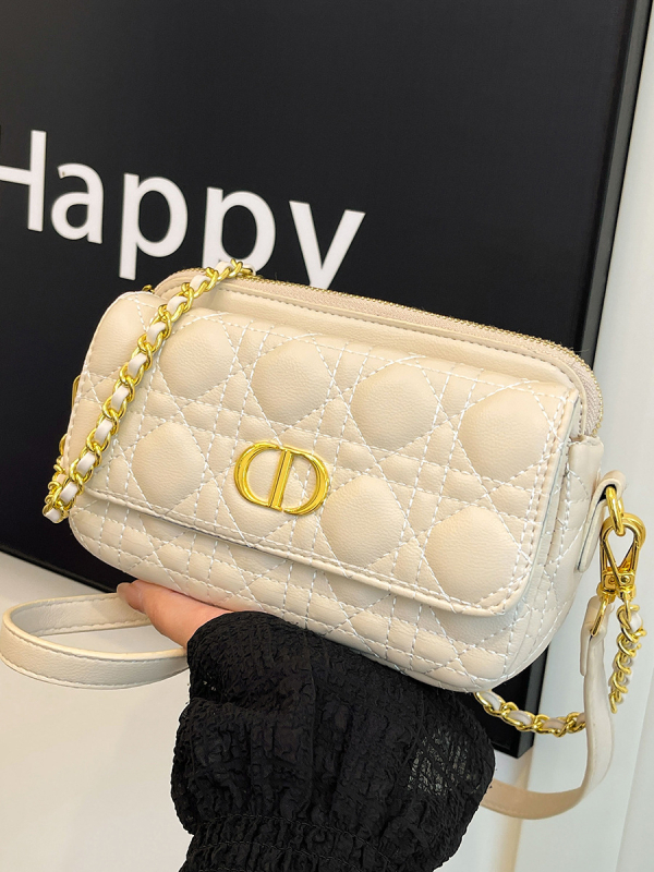 Ženska crossbody torbica s lancem, mala, u Chanel stilu, zatvaranje zipom, proljeće 2025