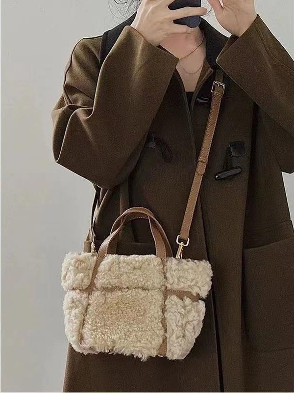 Ženska mala krznena torbica s ručnim držalom, crossbody torba, francuski nišni dizajn