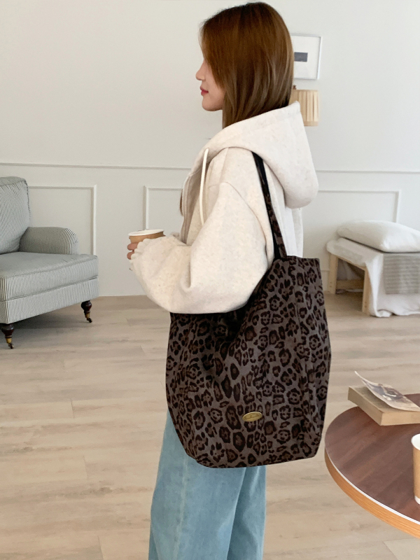 Ženska tote torba s leopard printom, plišasta tekstura na platnu, velika kapaciteta, dvostruke ručke, svakodnevna torba