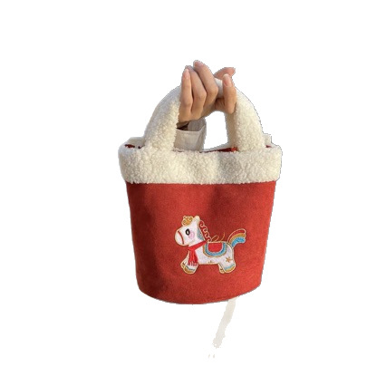 Nubuk bucket torba s izšivenim ponijem, može se nositi preko ramena ili u ruci, 2026 novi model, elegantna i svestrana