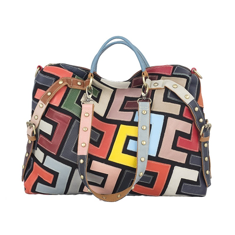 Ženska kožna torbica u etničkom stilu s geometrijskim uzorkom i kontrastom boja, nošenje u ruci, na ramenu ili crossbody