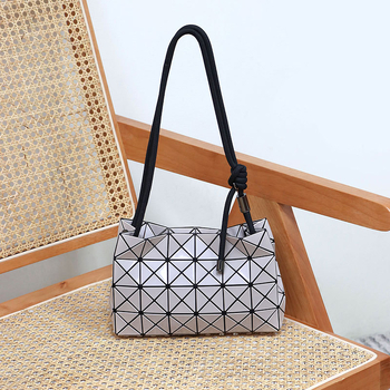 Akril torba s geometrijskim rombom i vezom, mala kvadratna crossbody torba, srednja veličina, gradski minimalistički stil
