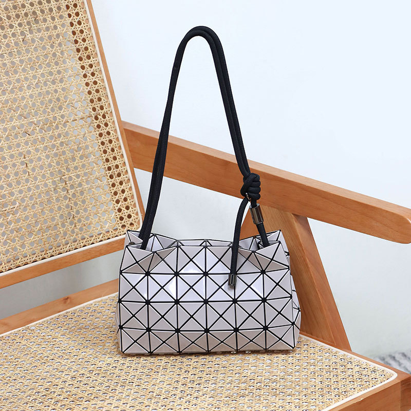 Akril torba s geometrijskim rombom i vezom, mala kvadratna crossbody torba, srednja veličina, gradski minimalistički stil