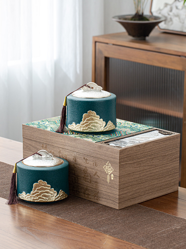 Set cadou de ceai într-o cutie, cu ceai Longjing și Xinyang Maojian, ambalaj elegant și recipient ceramic