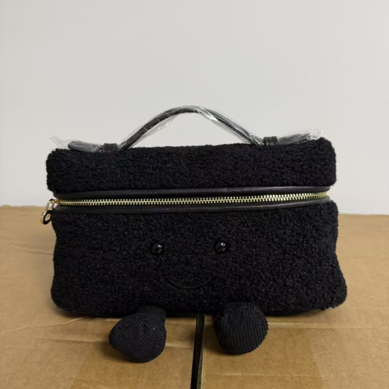Novi nišni dizajn, proljeće 2026: pliš torbica za šminku s osmijehom, trendy crossbody torba