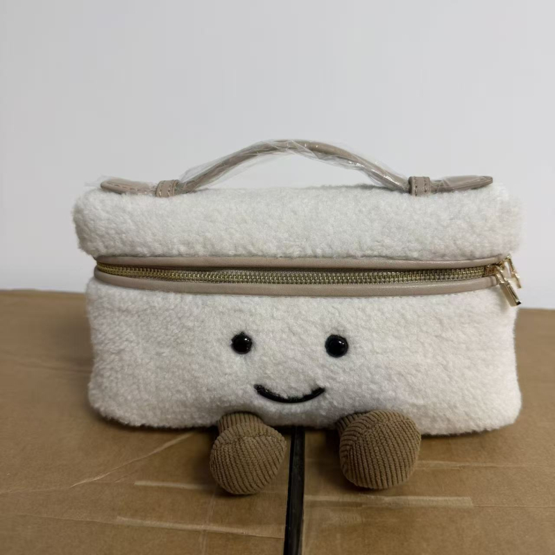 Novi nišni dizajn, proljeće 2026: pliš torbica za šminku s osmijehom, trendy crossbody torba