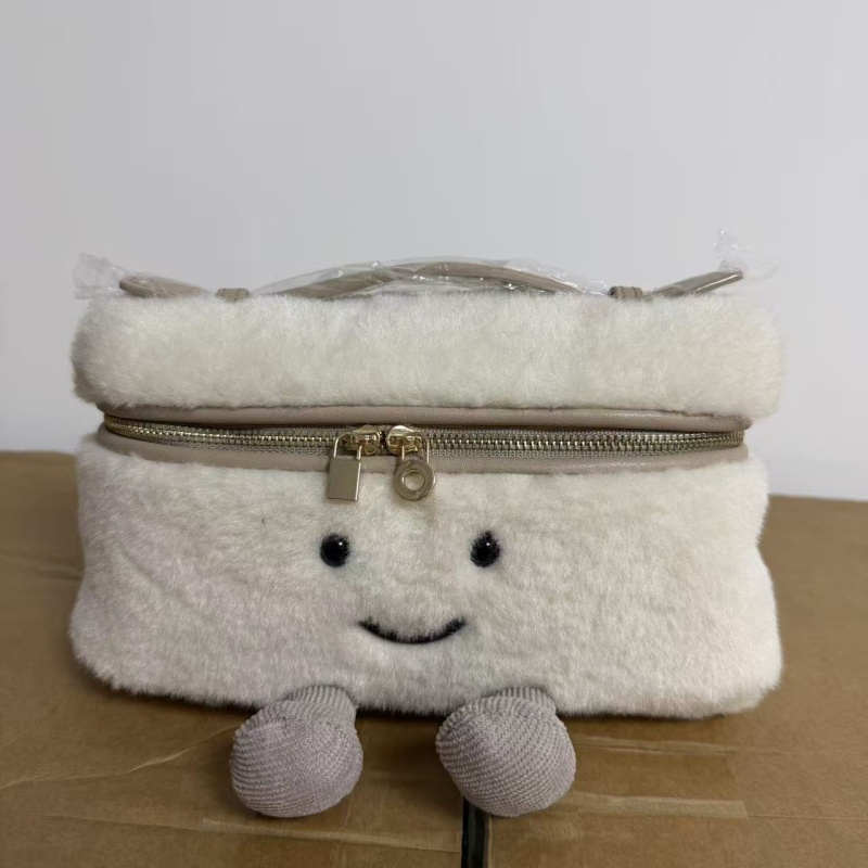 Novi nišni dizajn, proljeće 2026: pliš torbica za šminku s osmijehom, trendy crossbody torba