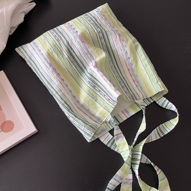 Zelena jacquard torba preko ramena s prugastim materijalom i gradientnim resicama, srednja veličina, poliester