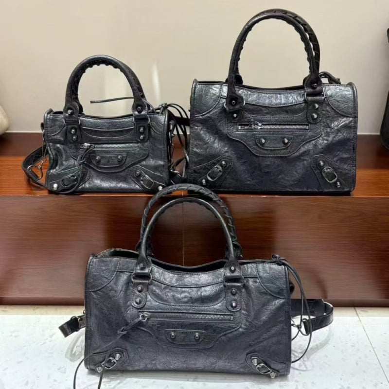 Ženska kožna torbica u stilu motocikla, s rivetima i resicama, mala, za nošenje preko ramena ili crossbody