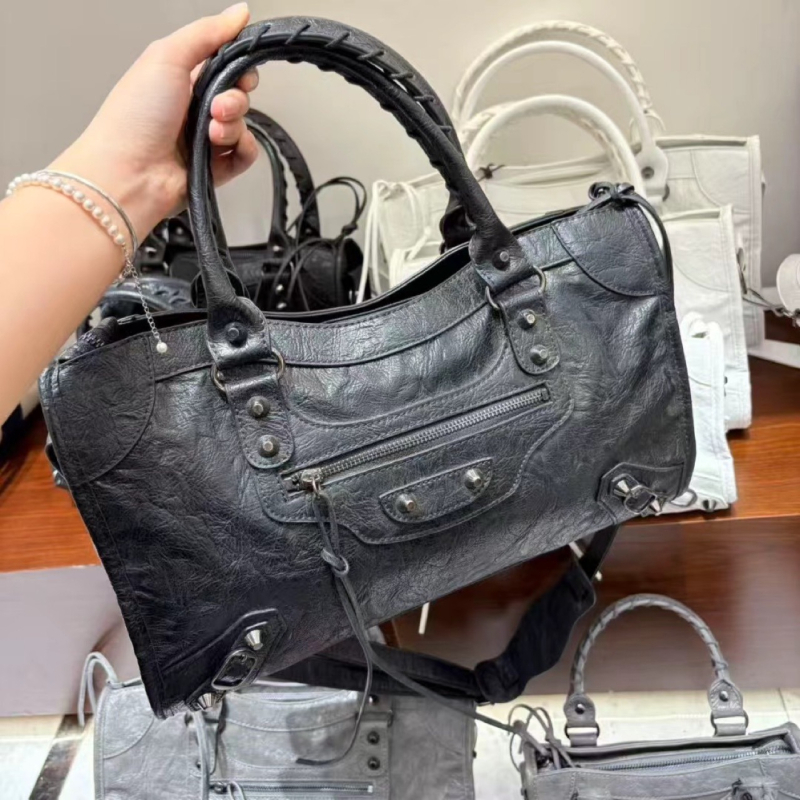 Ženska kožna torbica u stilu motocikla, s rivetima i resicama, mala, za nošenje preko ramena ili crossbody