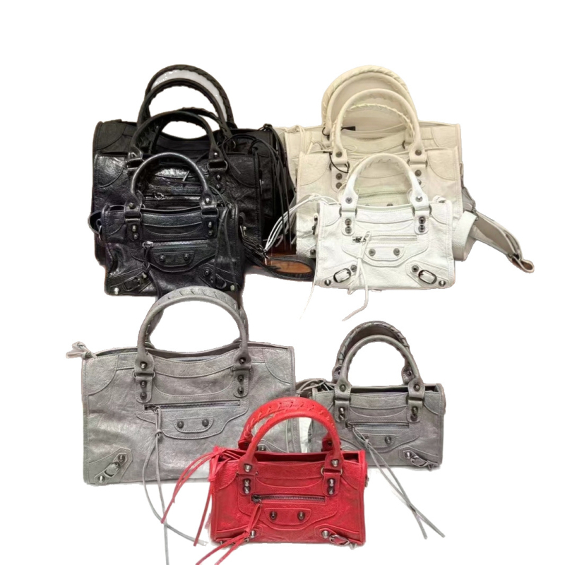 Ženska kožna torbica u stilu motocikla, s rivetima i resicama, mala, za nošenje preko ramena ili crossbody
