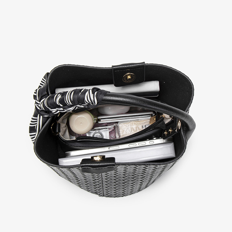 Ženska PU bucket torba s quilted dizajnom, mala, jednostruka naramenica, magnetsko zatvaranje, gradski stil za svakodnevnu upotrebu, jesen 2025
