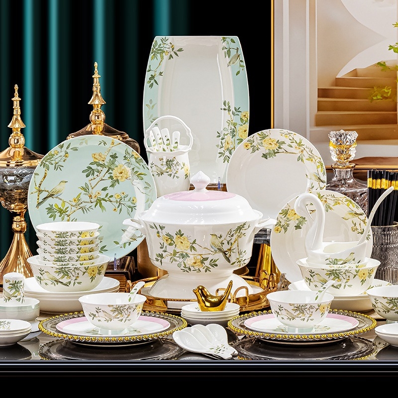 Set de veselă din porțelan cu os, decor sub glazură — boluri și farfurii în stil chinezesc modern