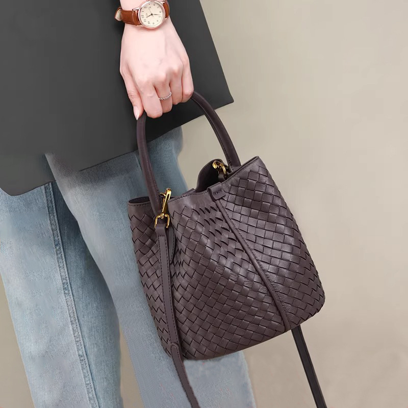 Ženska crossbody torba u obliku kante — proljeće 2025, visoka kvaliteta pletenja, velika zapremina