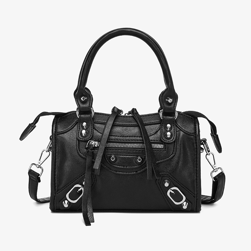 Ženska torbica u bikerskom stilu s rivetima, novi model 2026, crossbody torba preko jednog ramena, velika kapaciteta, retro oblik torbe u obliku jastuka