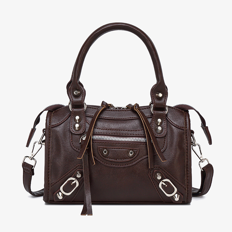 Ženska torbica u bikerskom stilu s rivetima, novi model 2026, crossbody torba preko jednog ramena, velika kapaciteta, retro oblik torbe u obliku jastuka