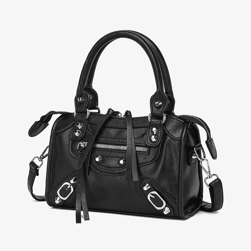 Ženska torbica u bikerskom stilu s rivetima, novi model 2026, crossbody torba preko jednog ramena, velika kapaciteta, retro oblik torbe u obliku jastuka