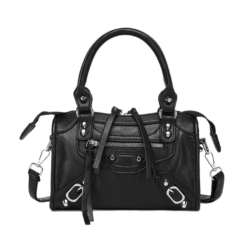 Ženska torbica u bikerskom stilu s rivetima, novi model 2026, crossbody torba preko jednog ramena, velika kapaciteta, retro oblik torbe u obliku jastuka