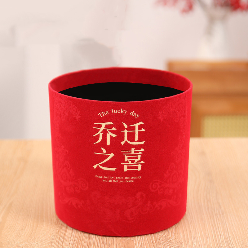 Decorațiune pentru living de Anul Nou: galeata norocului cu ornament de prosperitate