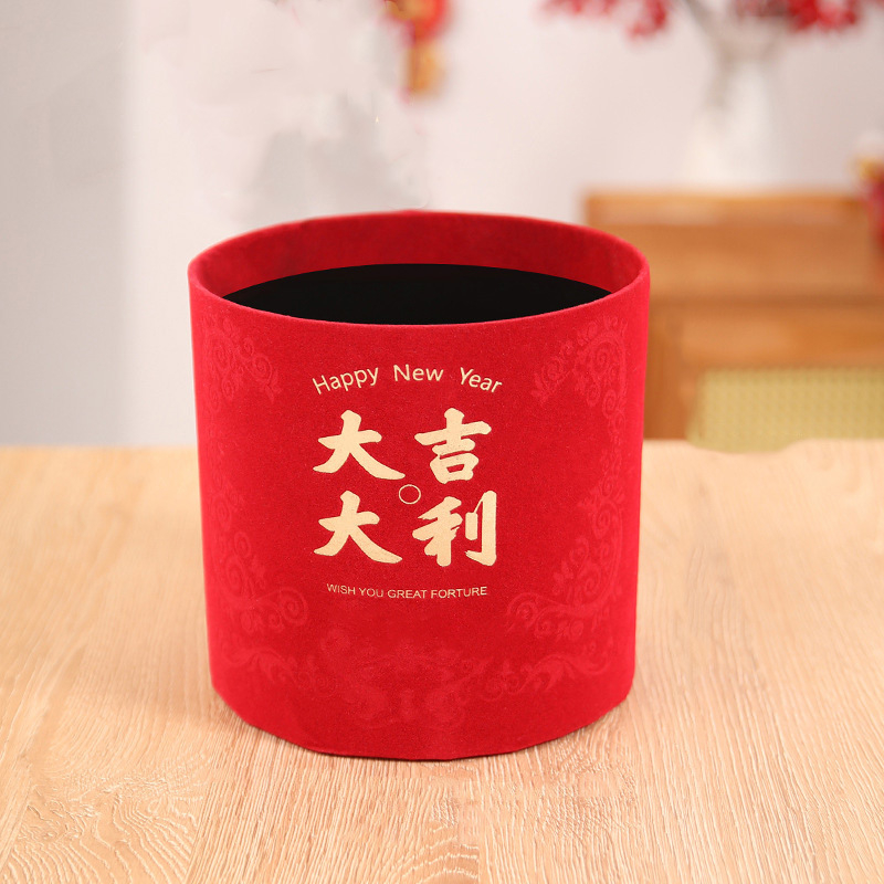 Decorațiune pentru living de Anul Nou: galeata norocului cu ornament de prosperitate