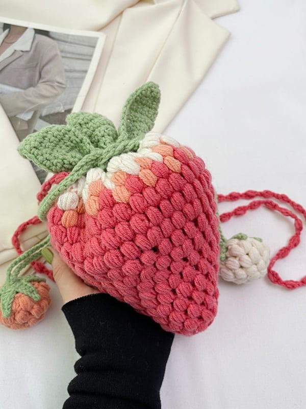 Slatka mini bucket torbica za ljeto 2025, inspirirana šumom, pletena crossbody torba s motivom crtane jagode, okrugli oblik, zatvaranje šnurlom, unutarnja zip džep