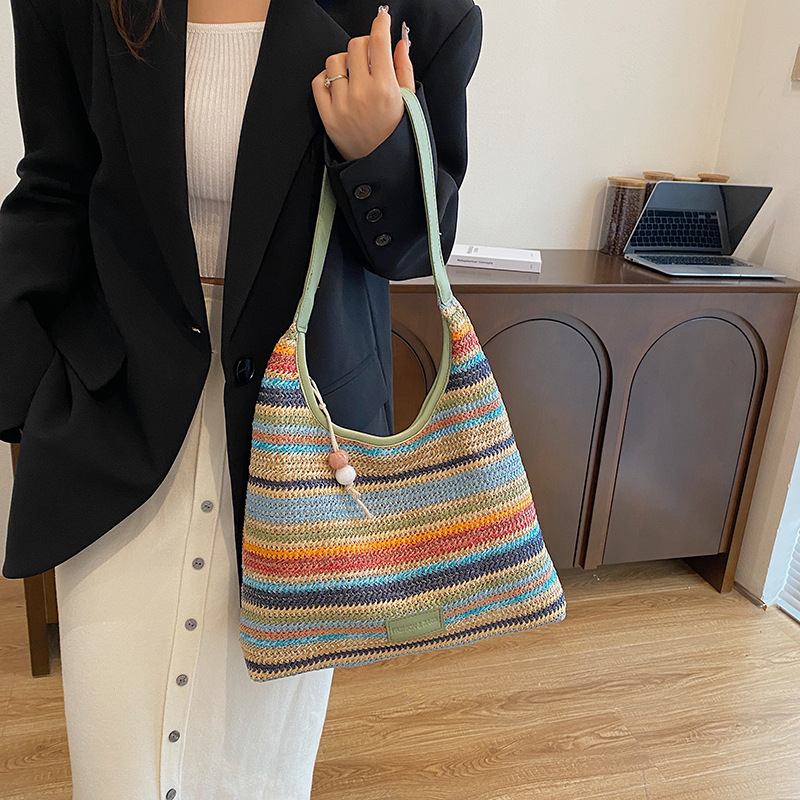 Jesenska ženska pleteni tote torba, moderan model, prostrana, slamnata torba za rame