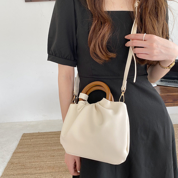Elegantna retro torba s drvenom drškom, plisirani dizajn oblaka, ženska mala torba preko ramena