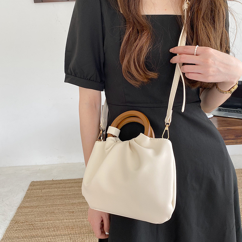 Elegantna retro torba s drvenom drškom, plisirani dizajn oblaka, ženska mala torba preko ramena