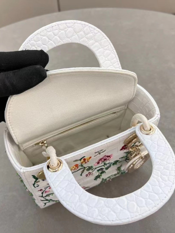 Išivana torbica s cvjetnim uzorkom i perlicama u stilu Princeze Diane, mala lančana crossbody torba s tri pretinca