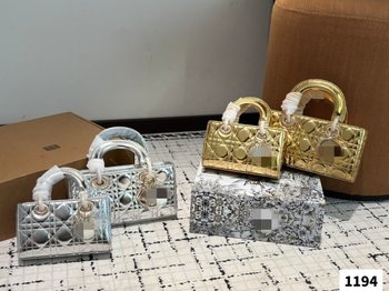 Torba za žene od prave kože, branda D, novi model 2025, s mrežastim uzorkom i metalnim detaljima, ručna drška i crossbody naramenica
