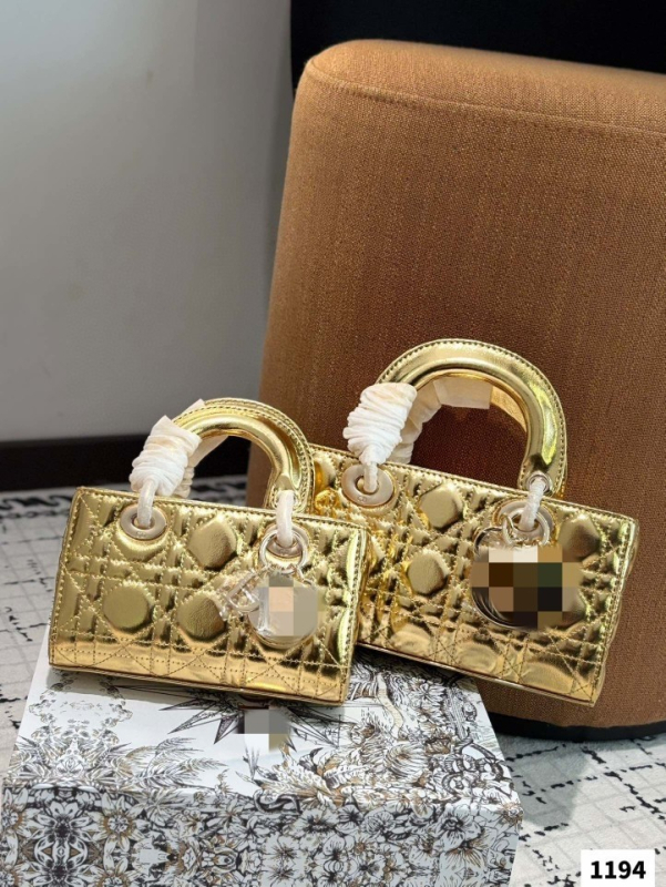 Torba za žene od prave kože, branda D, novi model 2025, s mrežastim uzorkom i metalnim detaljima, ručna drška i crossbody naramenica
