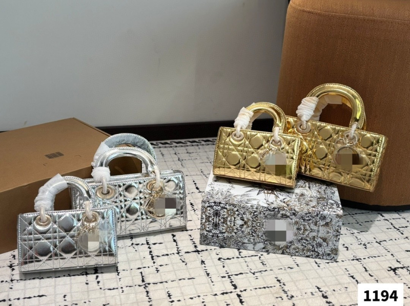 Torba za žene od prave kože, branda D, novi model 2025, s mrežastim uzorkom i metalnim detaljima, ručna drška i crossbody naramenica